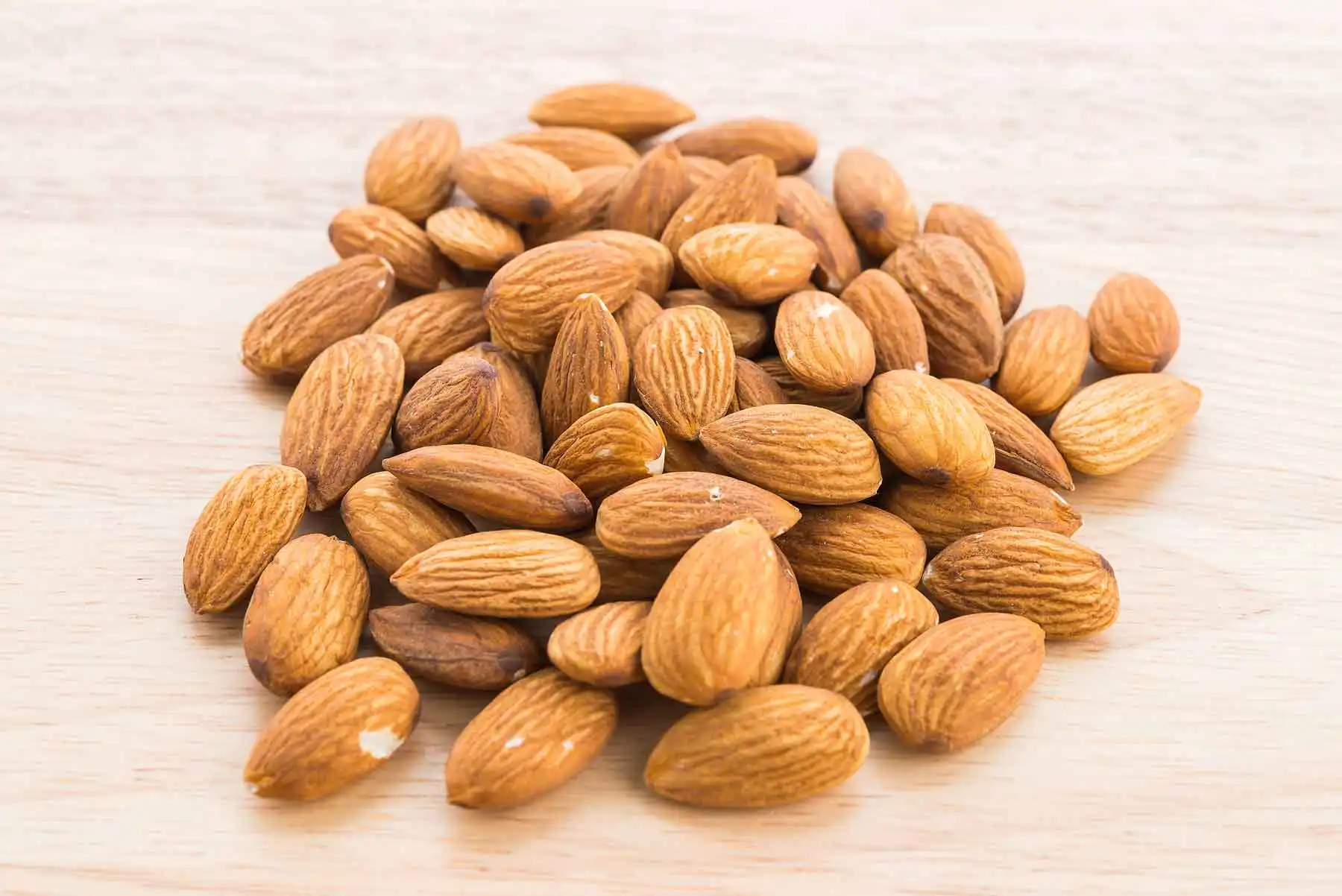 خواص بادام درختی؛ کاملترین لیست فواید مصرف بادام برای بدن